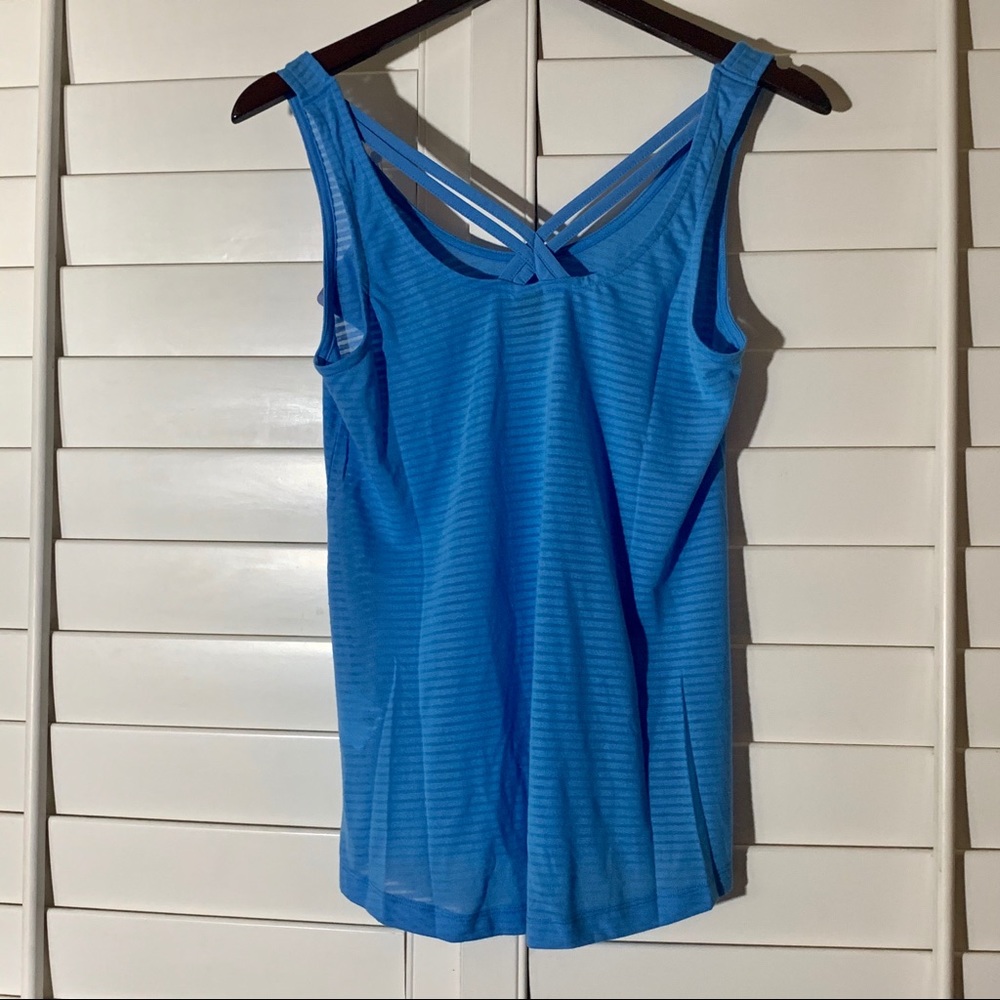 • HOST PICK! [Helly Hansen] Tank • - Picture 3 of 16